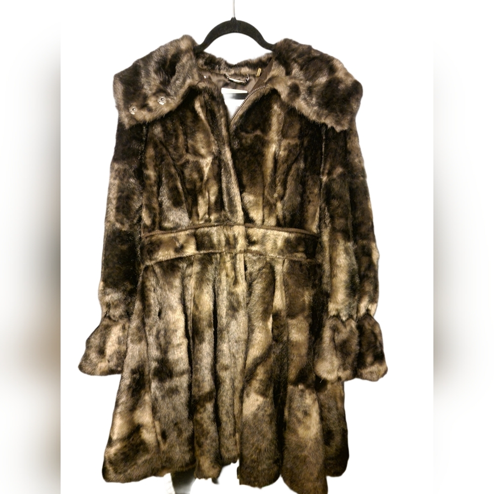 Beautiful Faux Fur Coat!